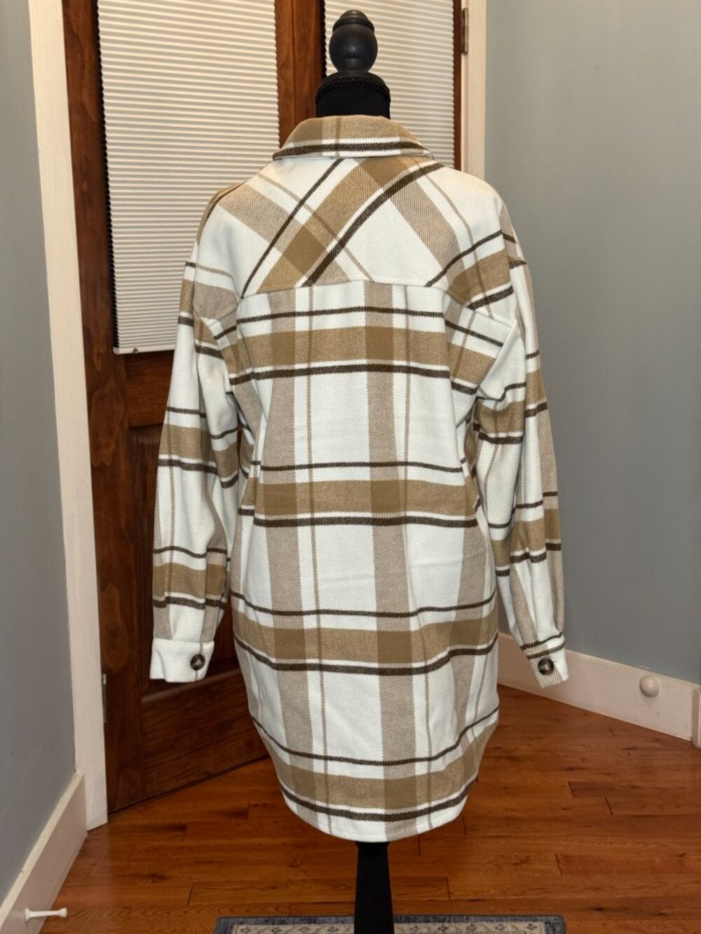 Love Tree Plaid Shacket Coat S Cream Tan Oversized Button Front Jacket - Picture 3 of 10